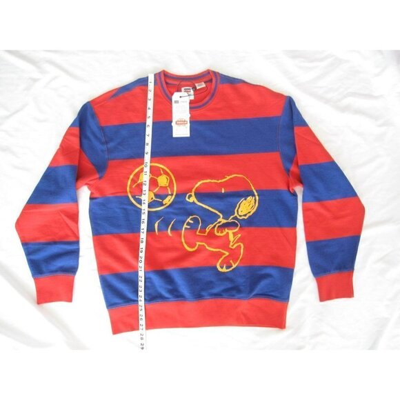 New Levis Peanuts Crew Neck Snoopy What A Moment Soccer Pullover Sz M Irregular - Picture 6 of 8